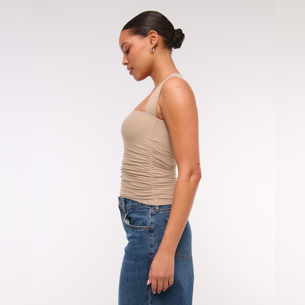 Abercrombie & Fitch Ava Soft Matte Seamless Top in Beige, size M - Picture 4 of 9